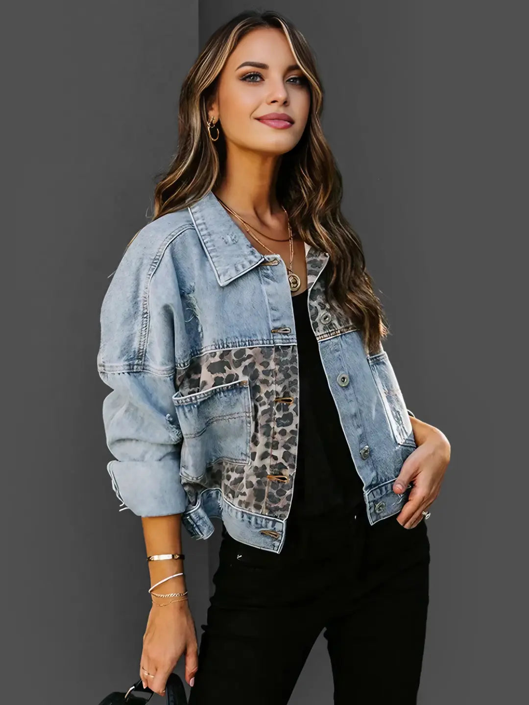 Shirley - Giacca di Jeans con Dettaglio Leopardo Audace e Stilosa