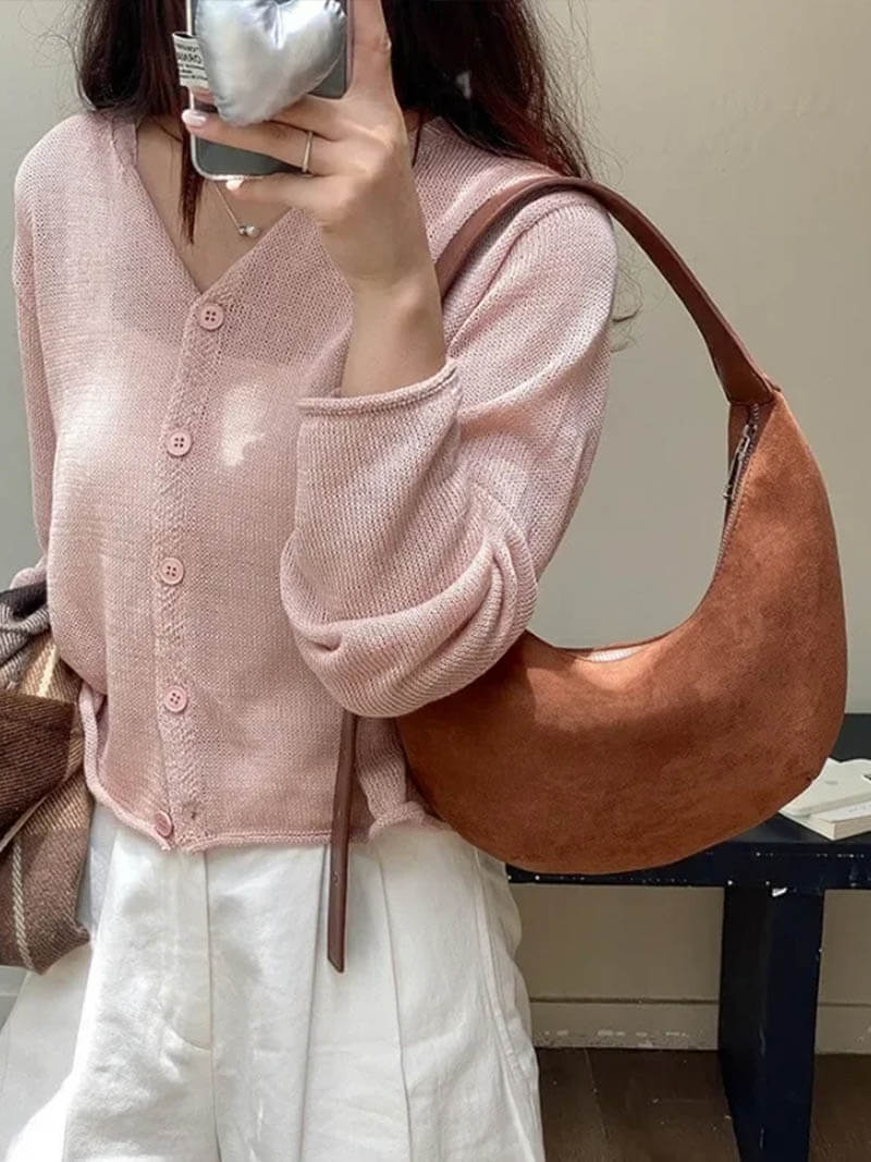 Maisie - kabelka Halfmoon z umělé semiše