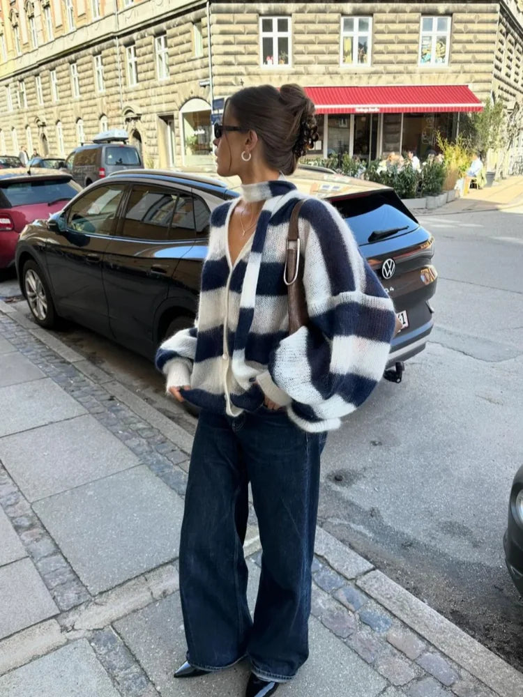 Jana - Conjunto de Cárdigan y Bufanda para una Elegancia Sin Esfuerzo
