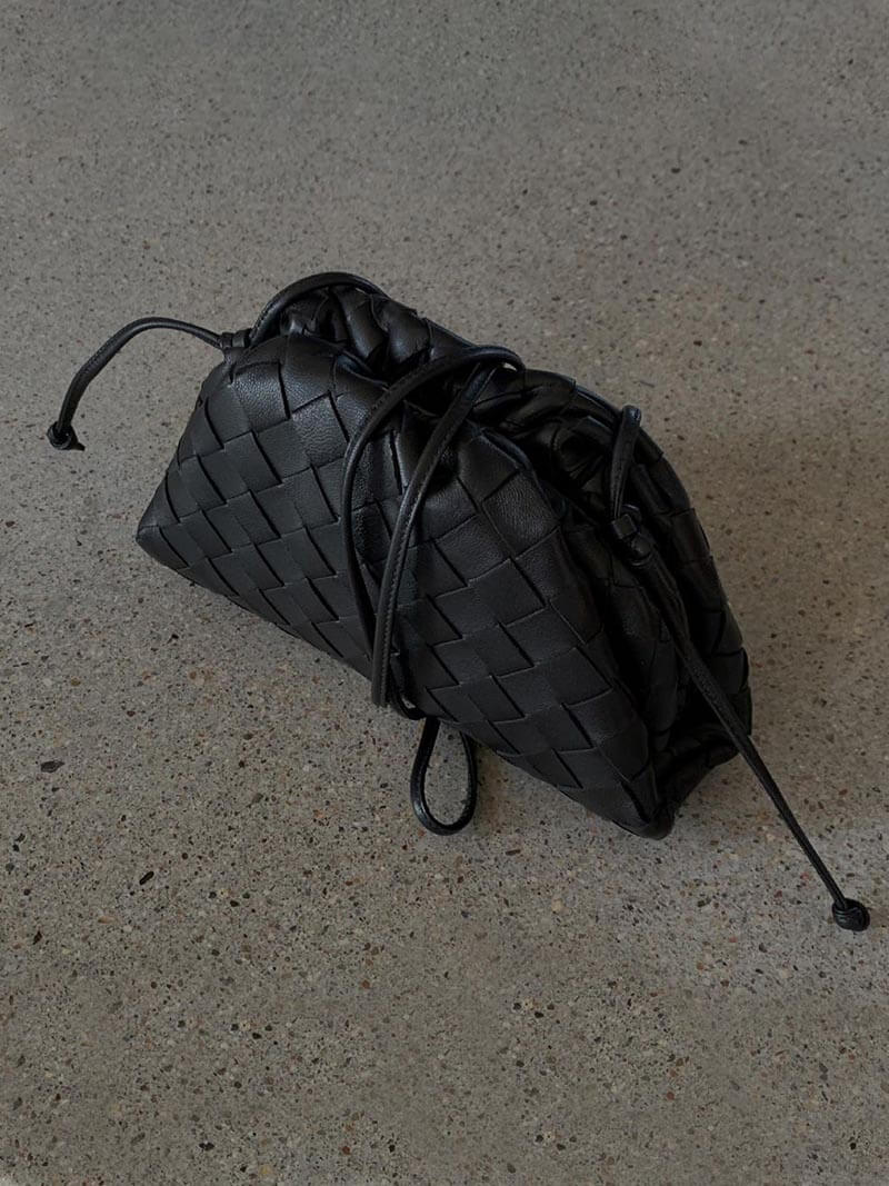 Rhea - Mini taška z tkané veganské kůže