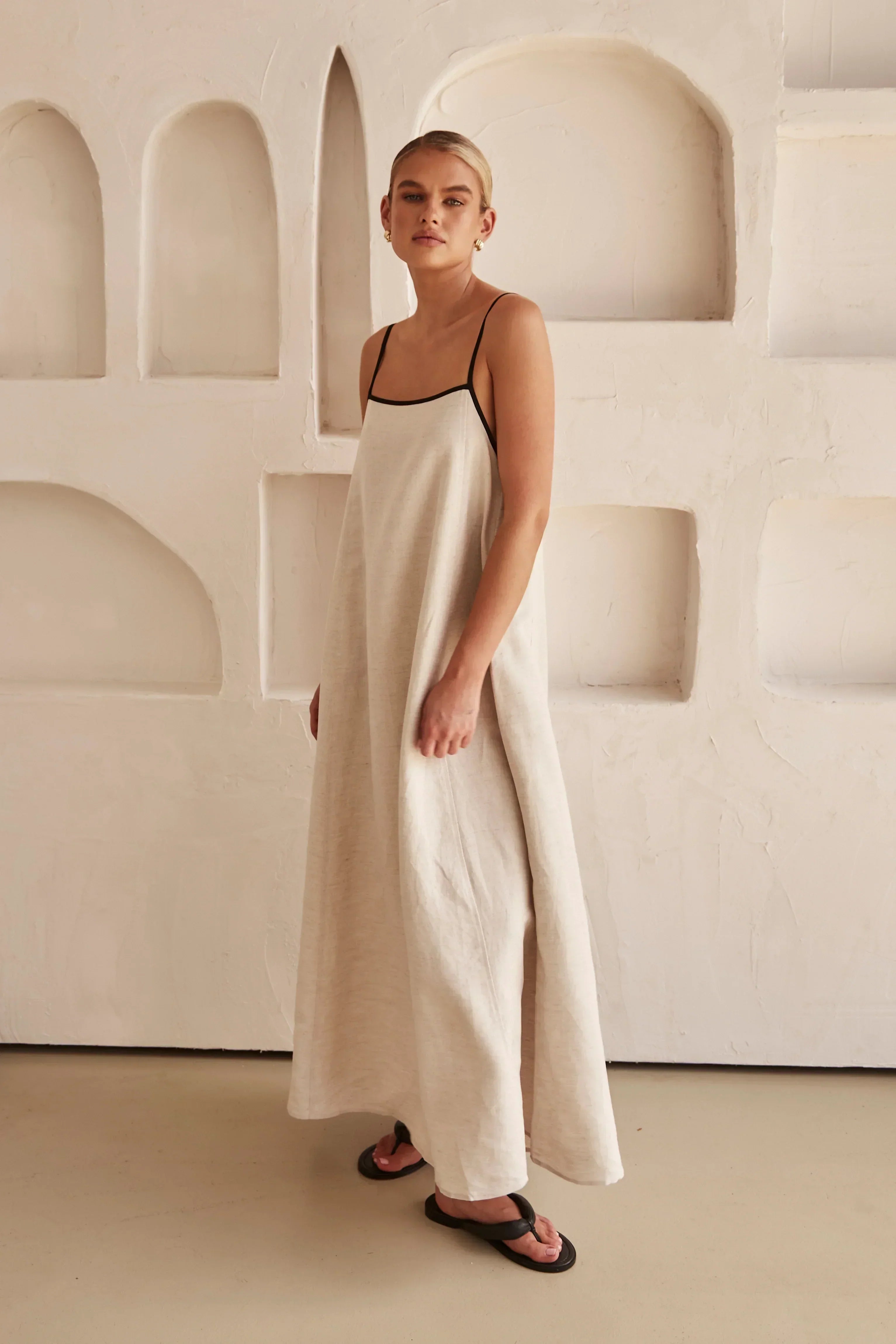 Floriana - Vestido maxi beige elegante de algodón, cómodo y atemporal