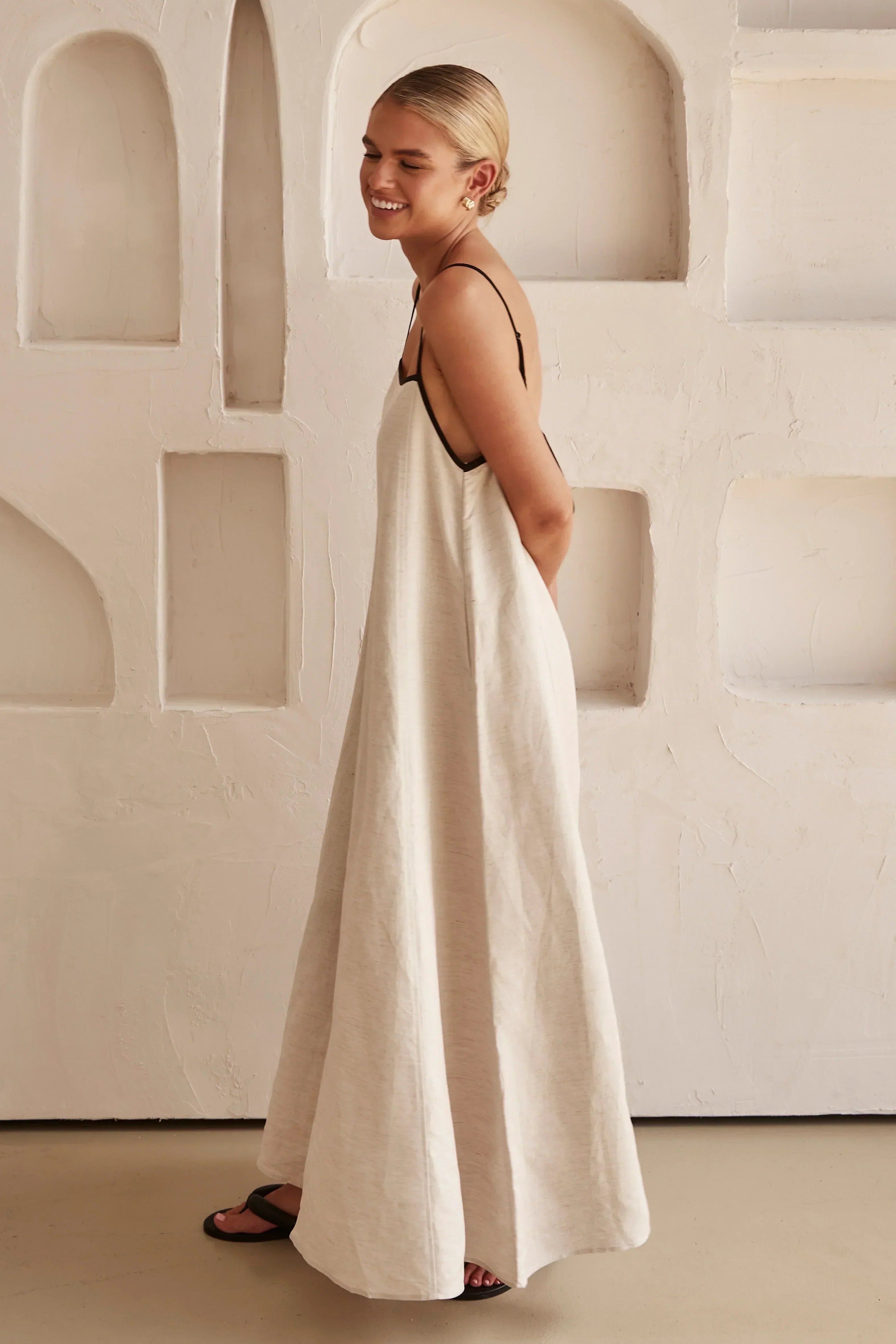 Floriana - Vestido maxi beige elegante de algodón, cómodo y atemporal