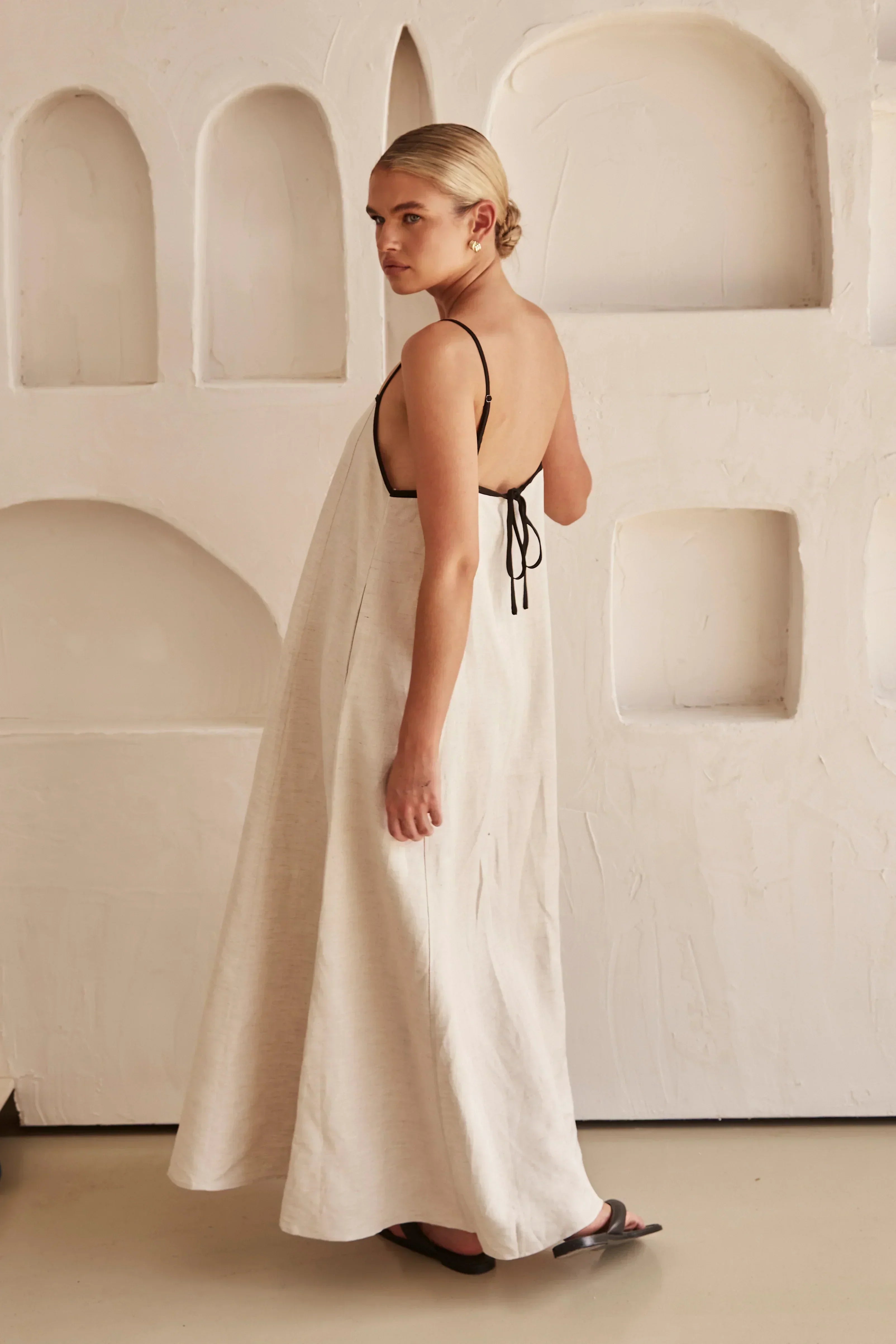 Floriana - Vestido maxi beige elegante de algodón, cómodo y atemporal