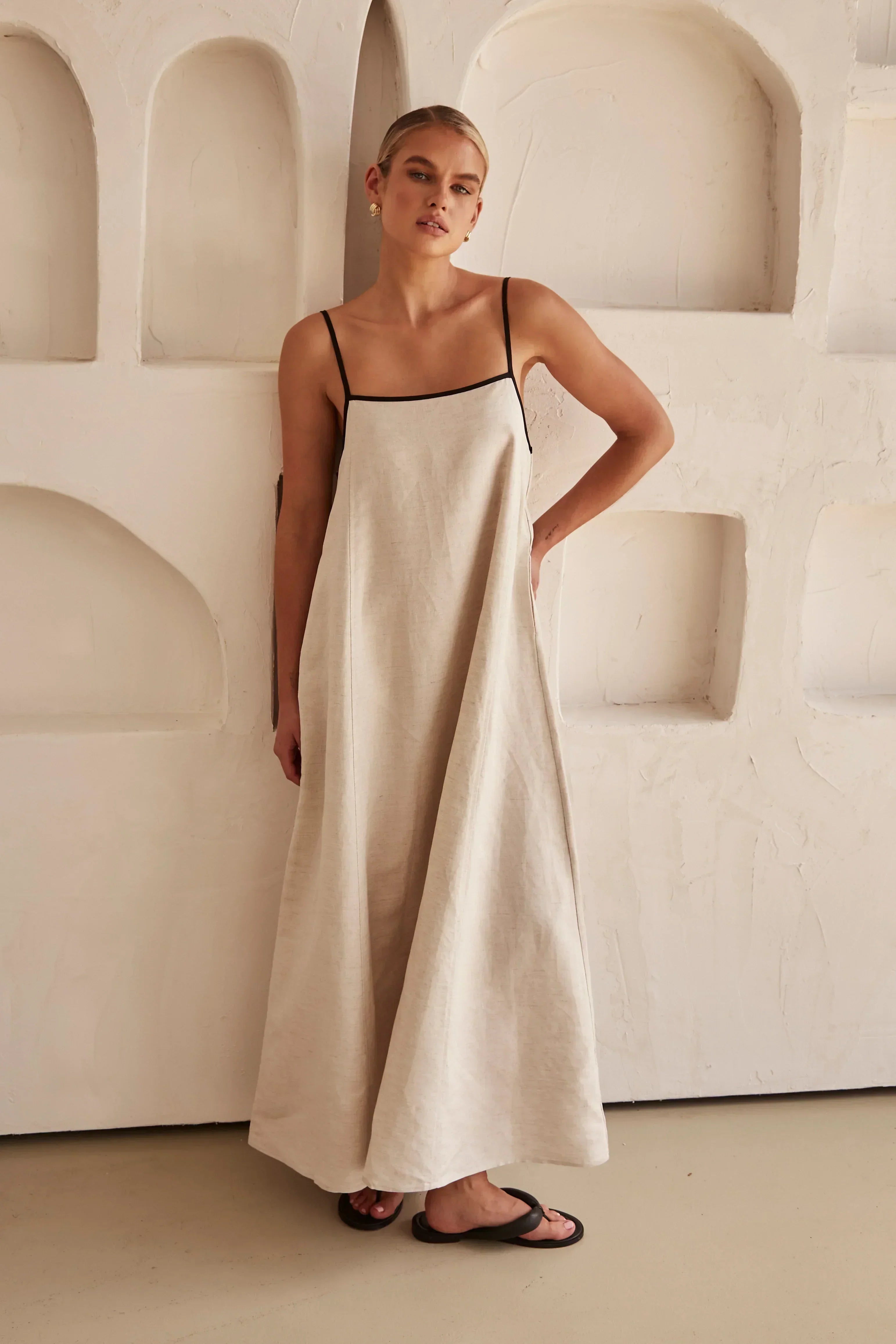 Floriana - Vestido maxi beige elegante de algodón, cómodo y atemporal