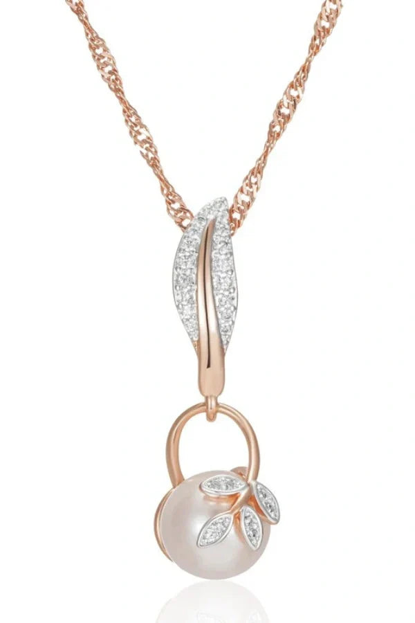 Ava - Collana con ciondolo floreale in oro