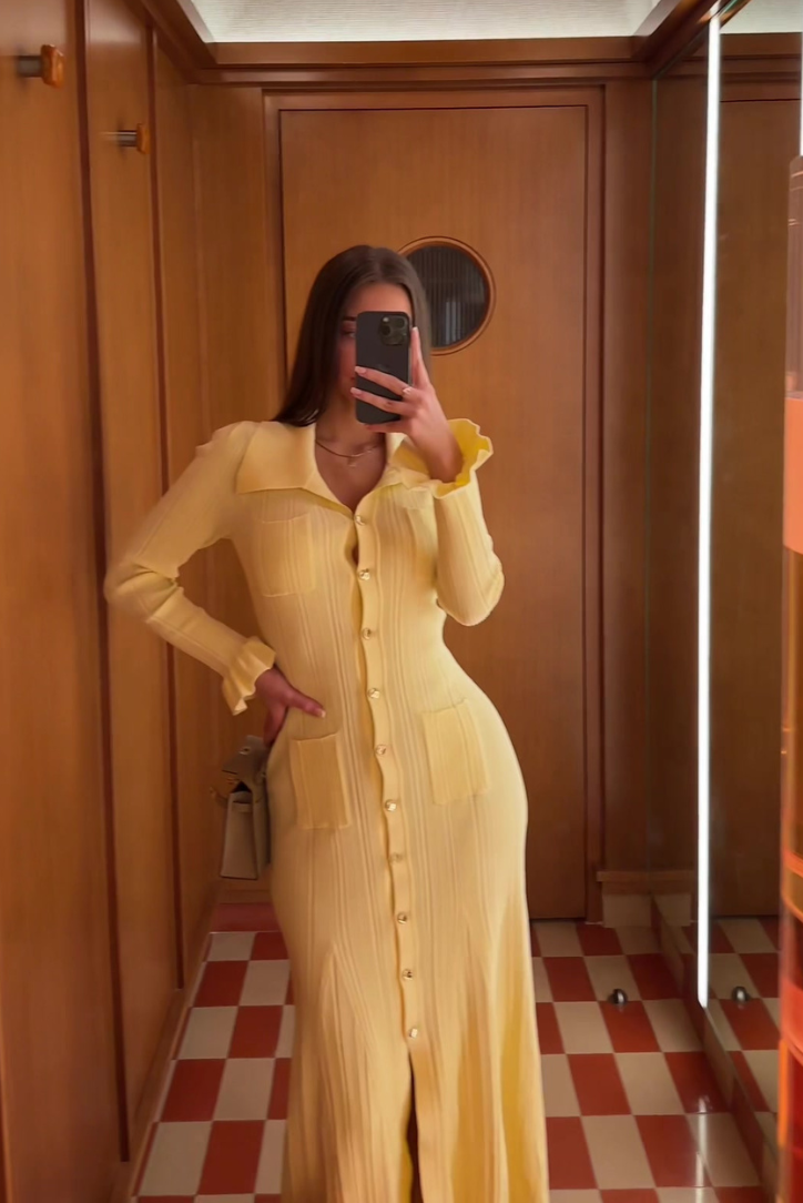 Leilani - Abito Maxi in Maglia con Dettagli di Bottoni Dorati