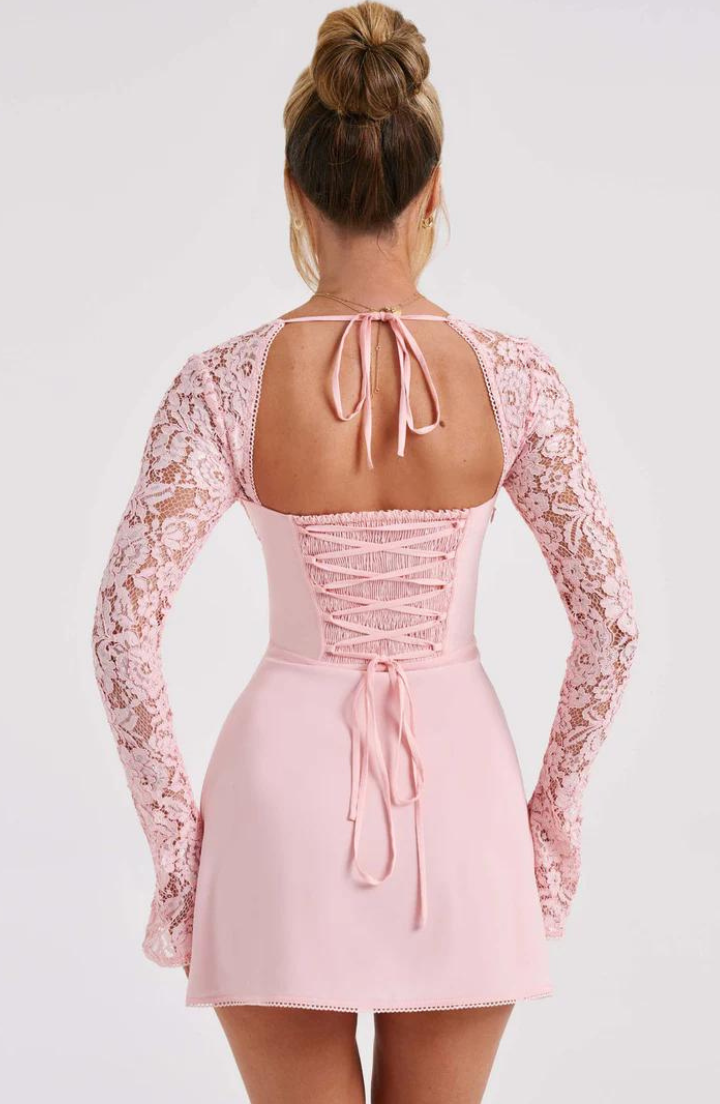 Eliana - Miniabito Elegante in Pizzo con Maniche Svasate