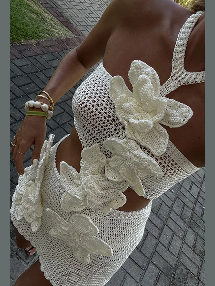 Alina - Vestido Mini con Detalle de Rosa