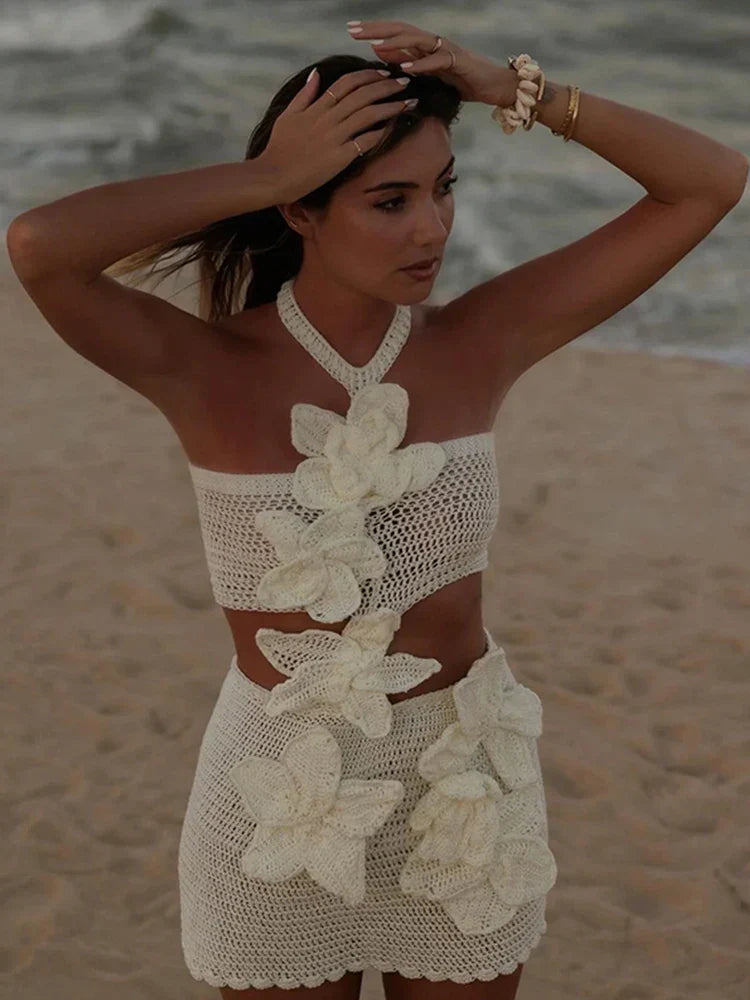 Alina - Vestido Mini con Detalle de Rosa