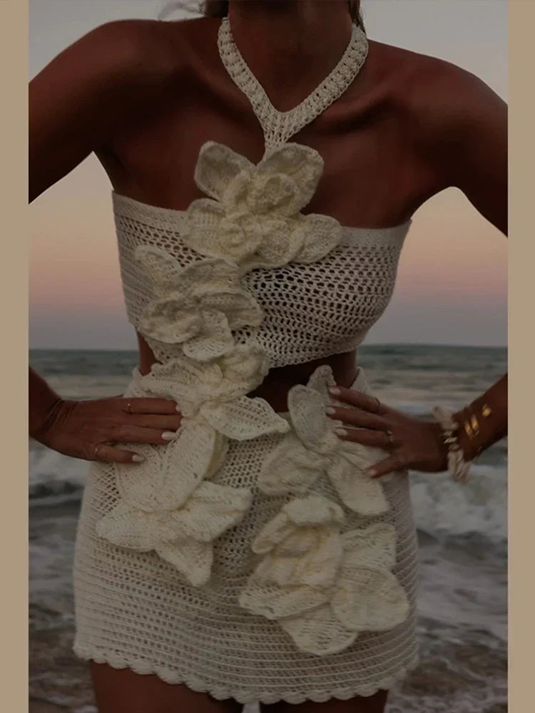 Alina - Vestido Mini con Detalle de Rosa