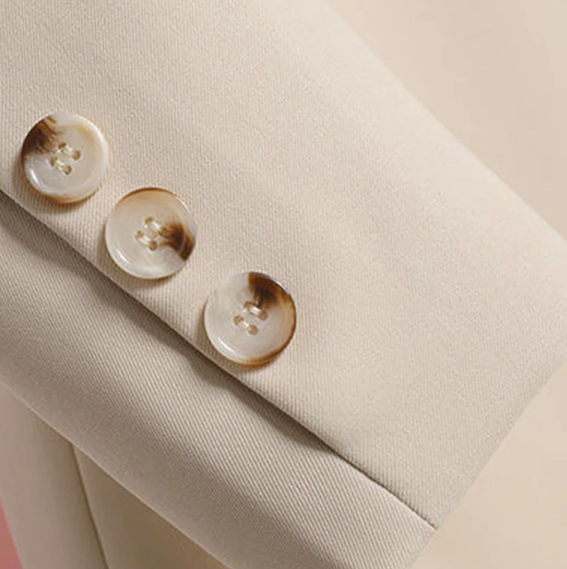Maya - Blazer Moderno con Cintura e Vestibilità Slim