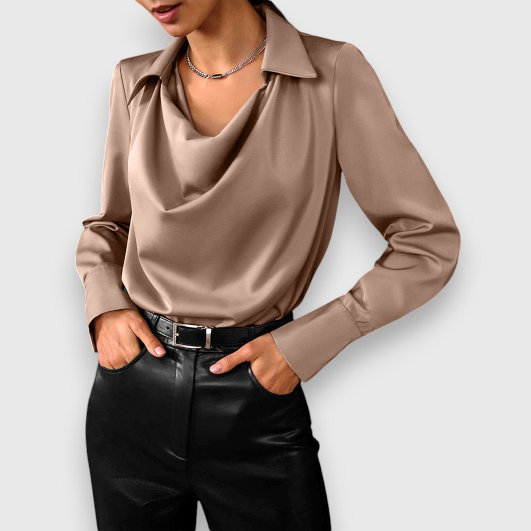 Claudia - Blusa con cuello drapeado tipo capucha