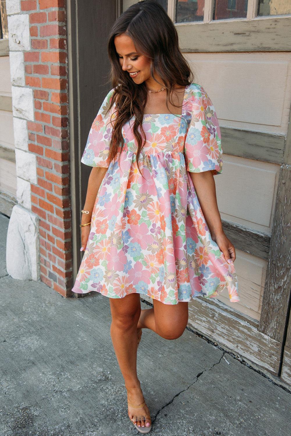Nina - Robe Babydoll à Manches Bouffantes Florales et Col Carré